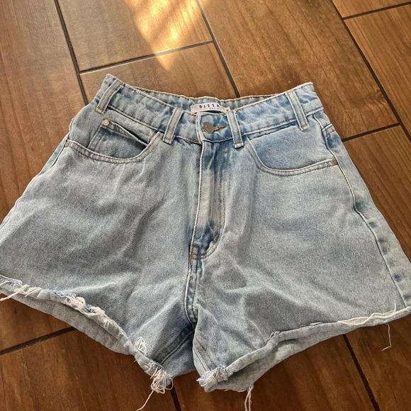 DISSH denim light wash shorts size 6 - Picture 2 of 4